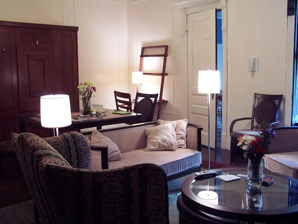 Apartment Ferienwohnung Brownstone Bed And No Breakfast New York USA