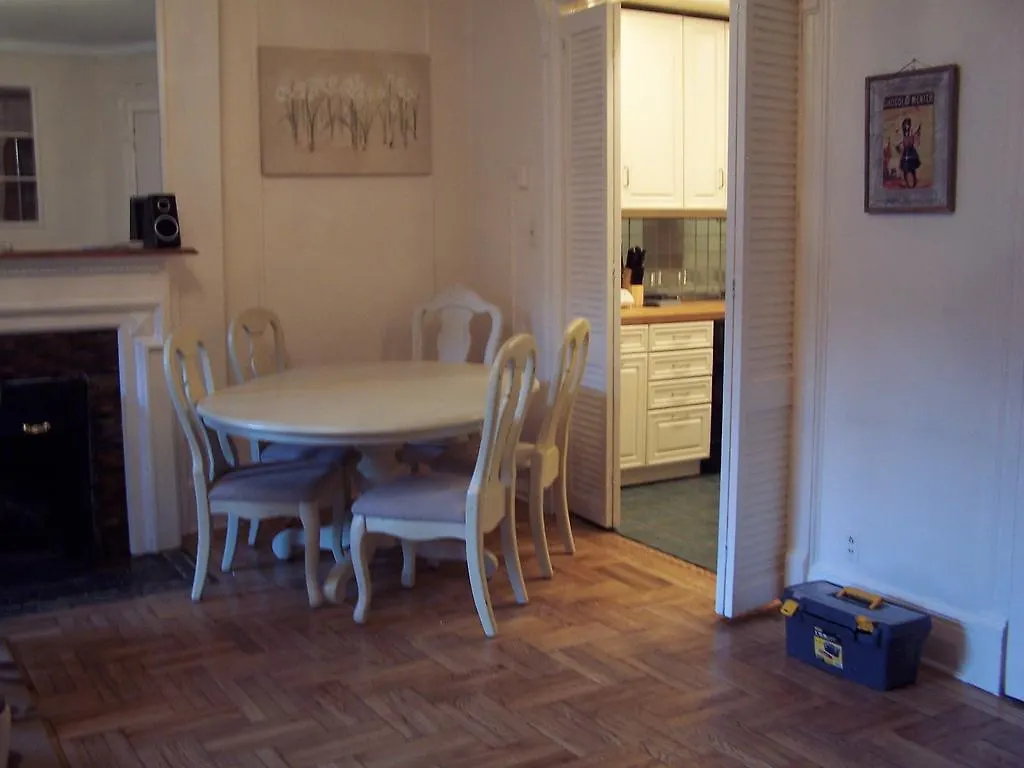 Apartment Ferienwohnung Brownstone Bed And No Breakfast New York